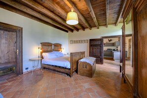 1 bedroom, in-room safe, iron/ironing board, free WiFi