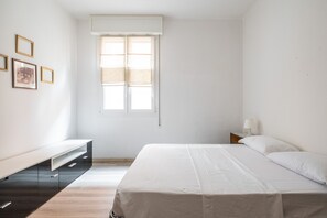 2 bedrooms, iron/ironing board, free WiFi, bed sheets - Porta Mascarella Apartment by Wonderful Italy (Bologna)