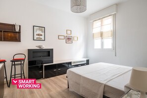 2 bedrooms, iron/ironing board, free WiFi, bed sheets - Porta Mascarella Apartment by Wonderful Italy (Bologna)