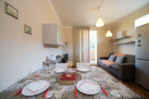 Apartment | Private kitchen | Fridge, microwave, oven, stovetop - Appartamento Antiche Mura (Lonato del Garda)