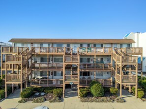 Exterior - 1 Bedroom Oceanview Condo - Sleeps 6 with fully stocked kitchen (Ocean City)