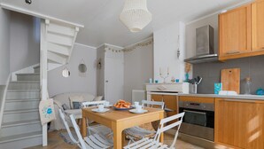 Unclassified image, 3 of 15, button - House for 2 adults & 2 kids, central Ars-en-Ré (Ars-en-Ré)