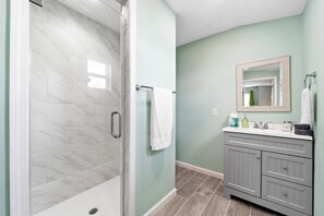Hair dryer, towels, soap, shampoo - Elevated Stay Near Pier, Beach | BBQ | WiFi Games (Galveston)