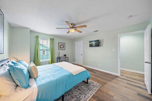 4 bedrooms, desk, iron/ironing board, free WiFi