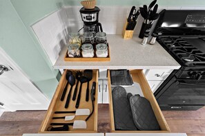 Fridge, microwave, oven, stovetop - Elevated Stay Near Pier, Beach | BBQ | WiFi Games (Galveston)