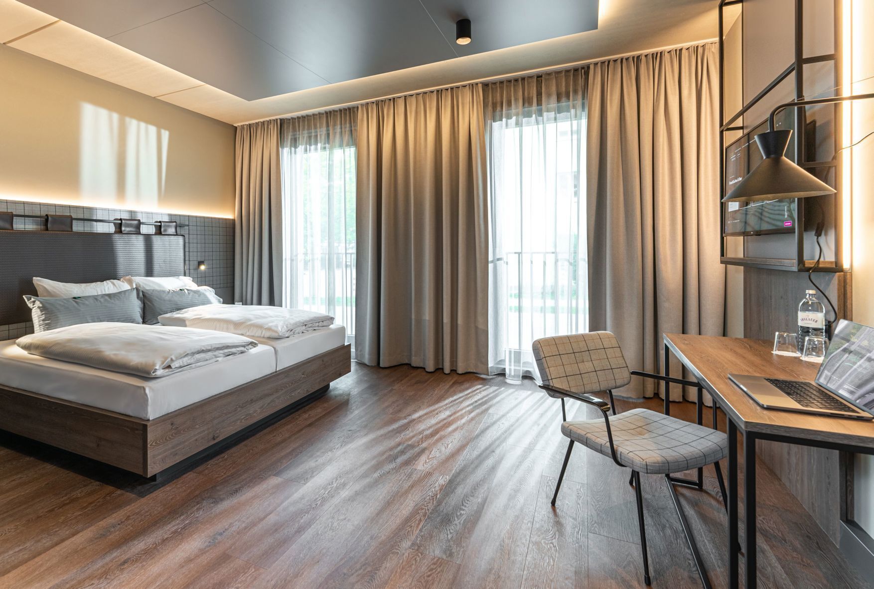 Ropa de cama hipoalergénica y escritorio 