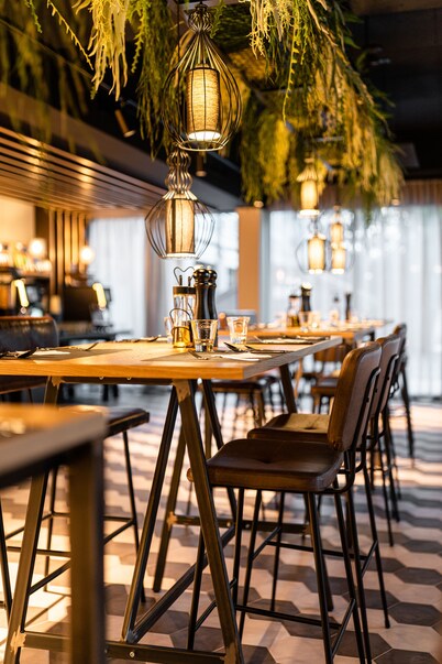 FreshSuites & Bar