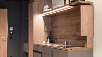 Exclusive Apartment, 2 Queen Beds, Non Smoking | Hypo-allergenic bedding, desk, laptop workspace, blackout drapes