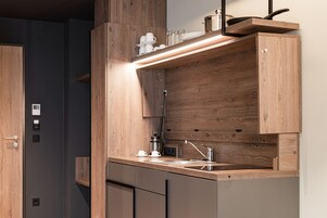 Ropa de cama hipoalergénica y escritorio 