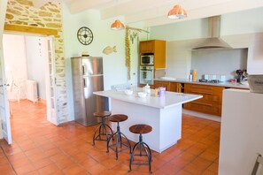 Réfrigérateur, micro-ondes, four, lave-vaisselle