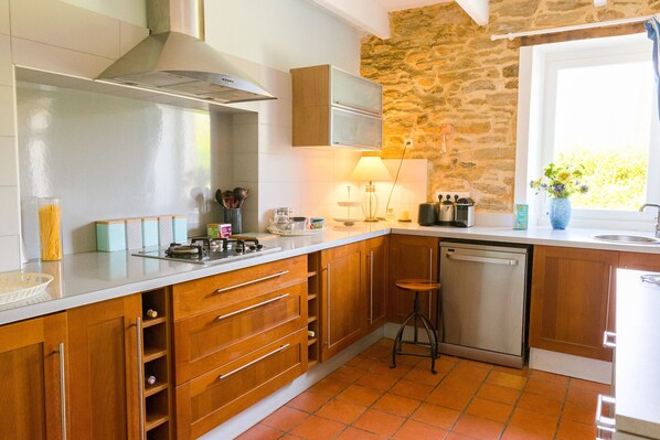 Réfrigérateur, micro-ondes, four, lave-vaisselle