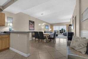 Interior - Sandy Key 136: 2 BR/2 BA Beachfront in Perdido Key, FL On-Site Rental Office Sleeps 6 (Pensacola)