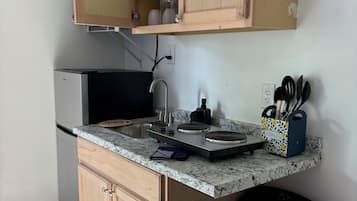 Fridge, microwave, coffee/tea maker, electric kettle