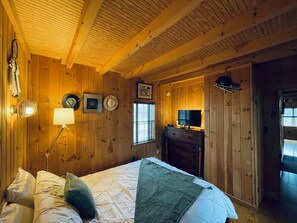 1 habitación, caja de seguridad en la habitación y escritorio 