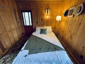 1 bedroom, in-room safe, desk, iron/ironing board