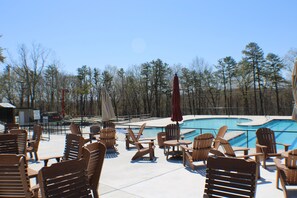 Pool - Easy walk to the ski slopes and the shop. (Lackawaxen)