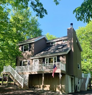Exterior - Easy walk to the ski slopes and the shop. (Lackawaxen)