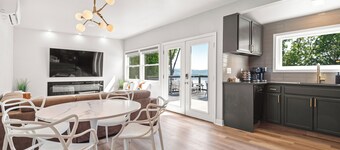 Modern River Cottage with Amazing River and Marina Views