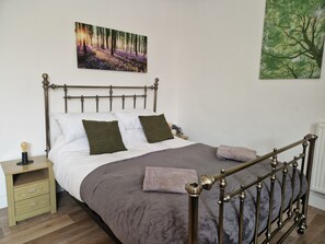 1 chambre, fer et planche Ă repasser, Wi-Fi gratuit, draps fournis