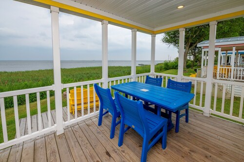 Waterfront Pet-friendly Cabin in Currituck Sound Campground (WF37)