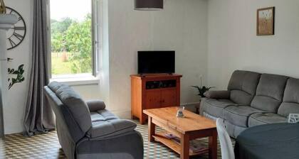 Charming house on the banks of the Louet