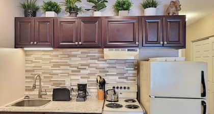 Kitchen, AC, deck, view, pool, ski shuttle. LD 103 by LRS