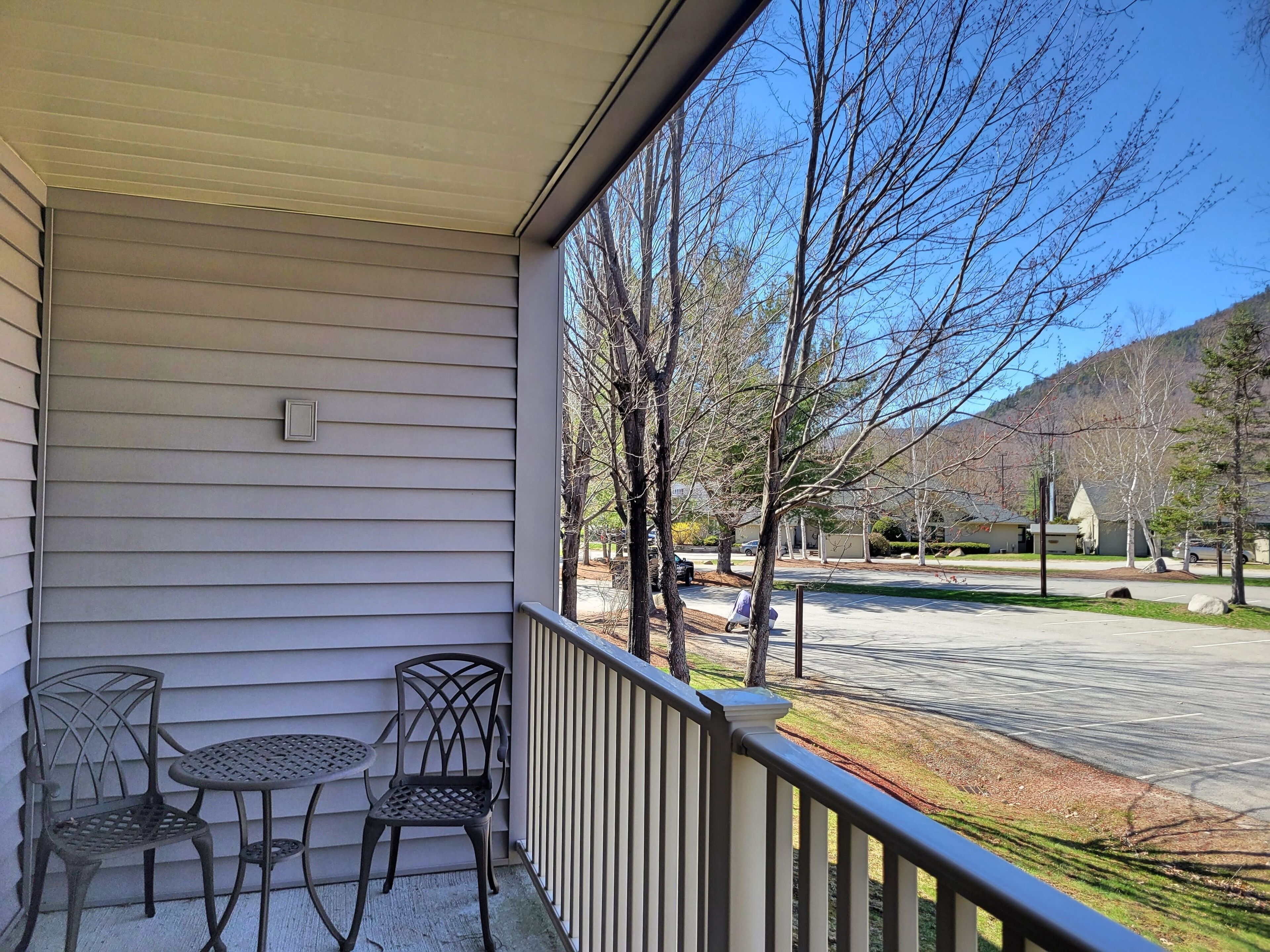 LD103 - Managed by Loon Reservation Service - NH Meals & Rooms Lic# 056365