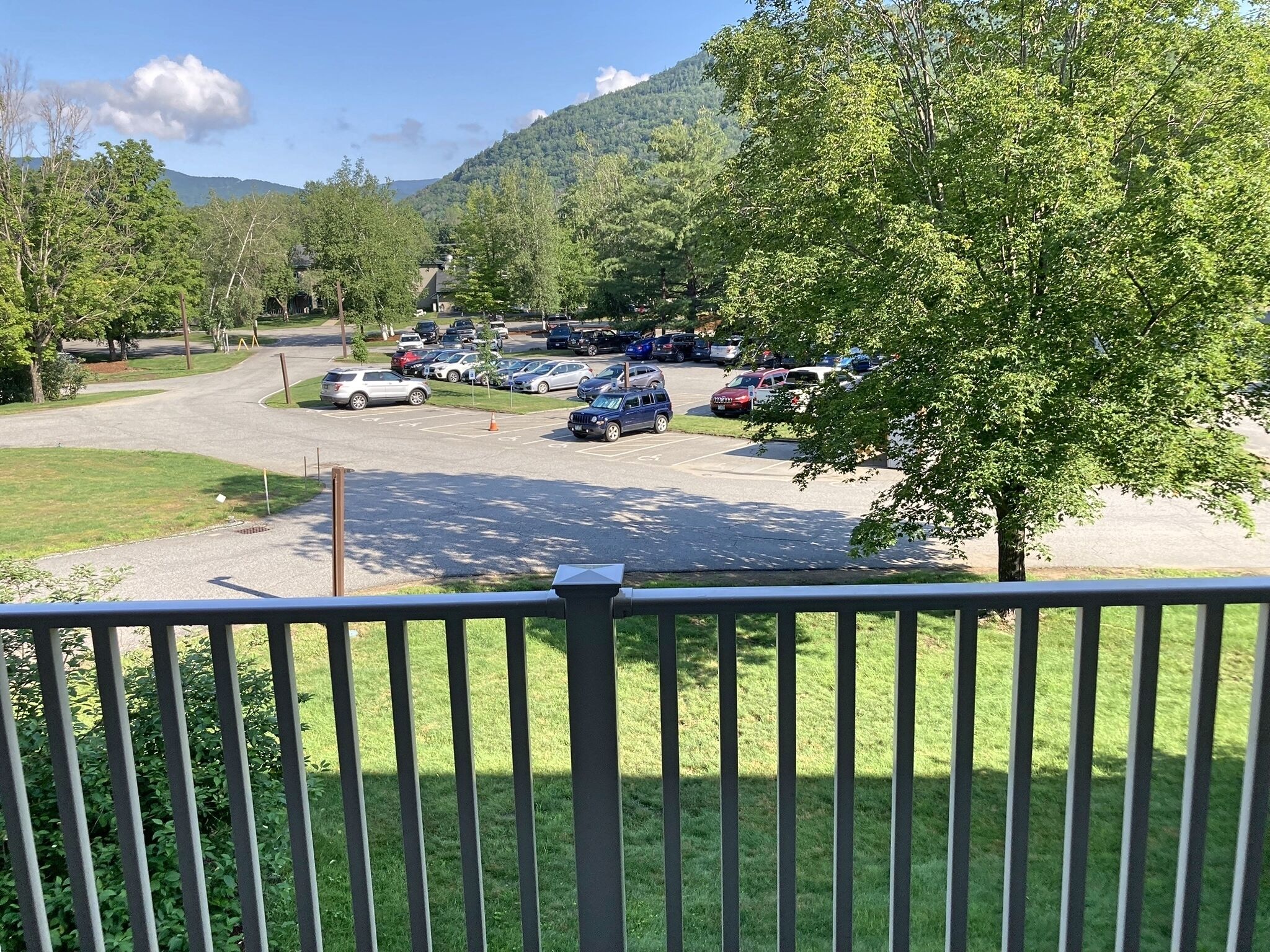LB207 - Managed by Loon Reservation Service - NH Meals & Rooms Lic# 056365