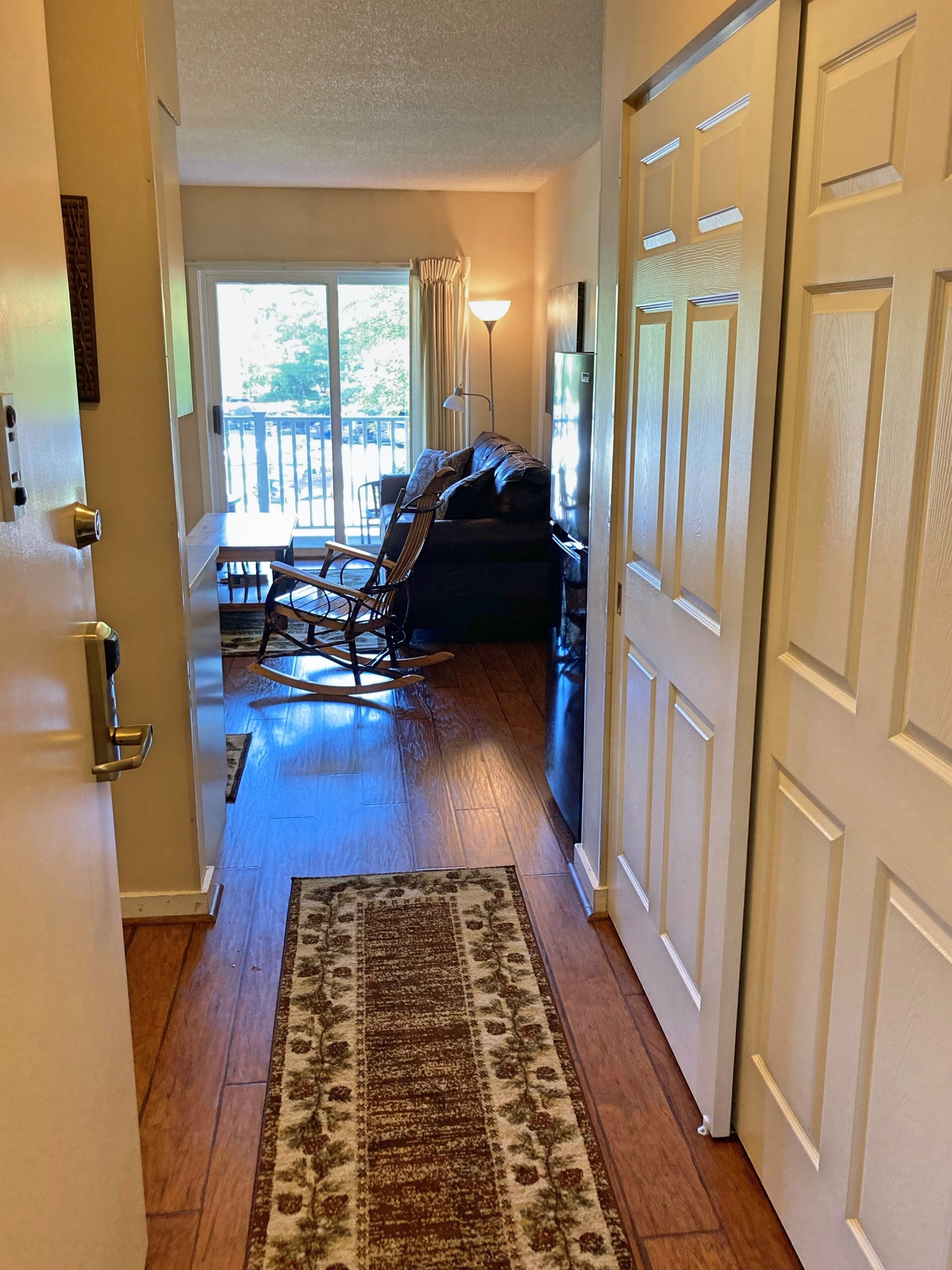 Flat-screen TV, fireplace, DVD player