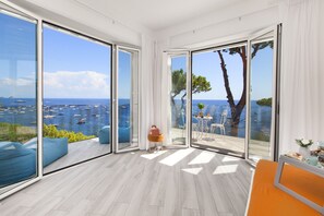 Interior - AMORE RENTALS - Villa Iside with Private Pool, Sea View, Jacuzzi and Parking (Nerano)