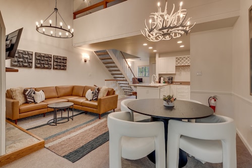 Great Escape: 3  BR, 2  BA Townhouse in Carnelian Bay, Sleeps 8