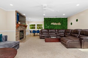 Smart TV, fireplace, books, stereo - 8 Bedroom MANSION Biltmore Lake with Hot Tub. (Biltmore Lake)