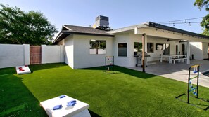 Outdoor dining - Designer Vibe w/ Spa Tub and Heated Pool (Scottsdale)