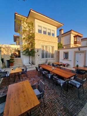 Courtyard - Puka Otel Alacatı (Cesme)