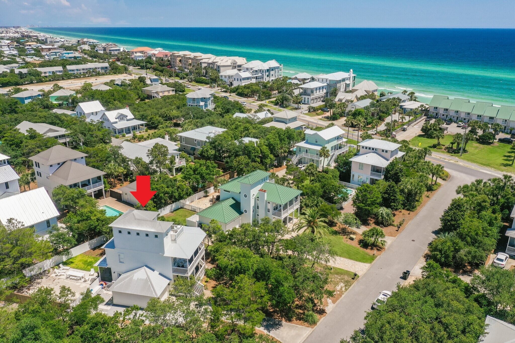 Pet Friendly ~ Outdoor Lounging Area ~ Short Walk to Beach