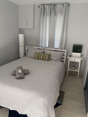 2 habitaciones, tabla de planchar con plancha, wifi y ropa de cama 