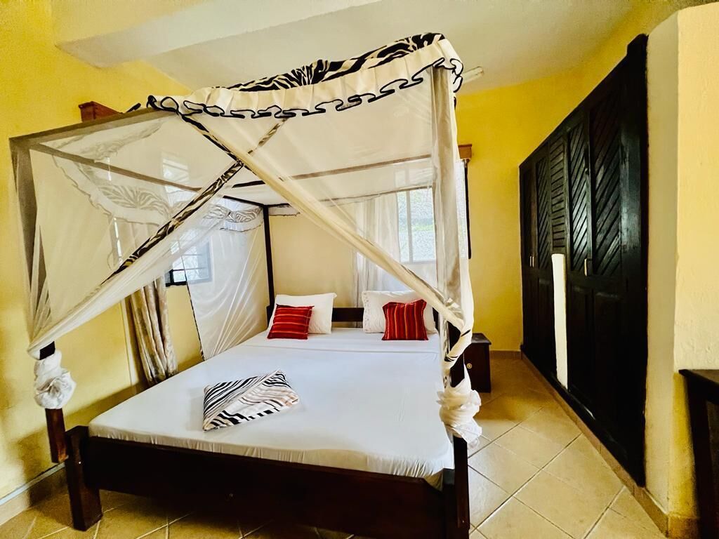 5 bedrooms, desk, travel crib, free WiFi