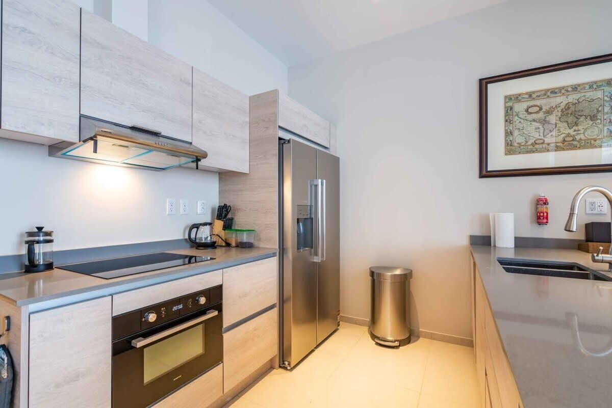 Kylskåp, ugn, spishäll och diskmaskin