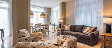 Una televisión, una oficina