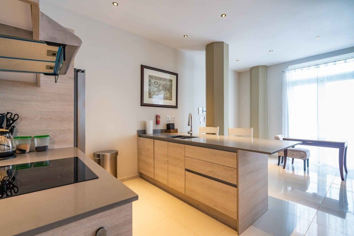 Kylskåp, ugn, spishäll och diskmaskin