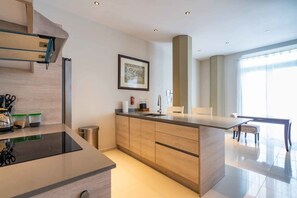 Kühlschrank, Ofen, Herdplatte, Geschirrspüler