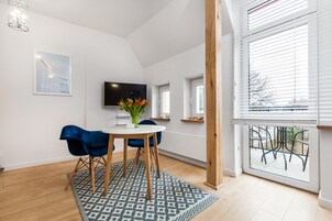 华丽开间套房, 1 张双人床, 阳台 | 特色装修、特色家居、笔记本电脑工作区、遮光窗帘