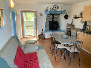 Cheminée, chaîne hi-fi