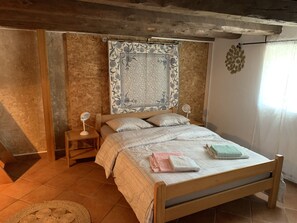 2 bedrooms, iron/ironing board, travel cot, free WiFi