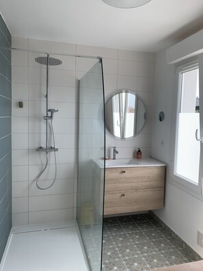 Ensemble baignoire-douche