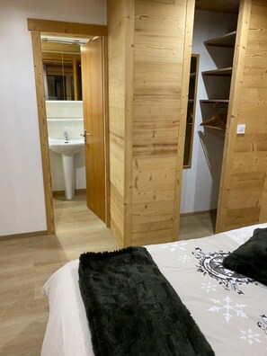 3 bedrooms, WiFi - Wifi, 1st floor, sauna, terrace, balcony, fireplace or stove, parking, tv, ski locker, 82m² (Le Grand-Bornand)