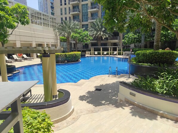 Outdoor pool - Lux BnB Standpoint Towers Burj & Fountain Views (Dubai)