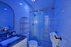 Hair dryer, towels - 🌴New Pool, Outdoor TV-Modern Upgrades-Coconut Villa🥥 (Fort Myers Beach)