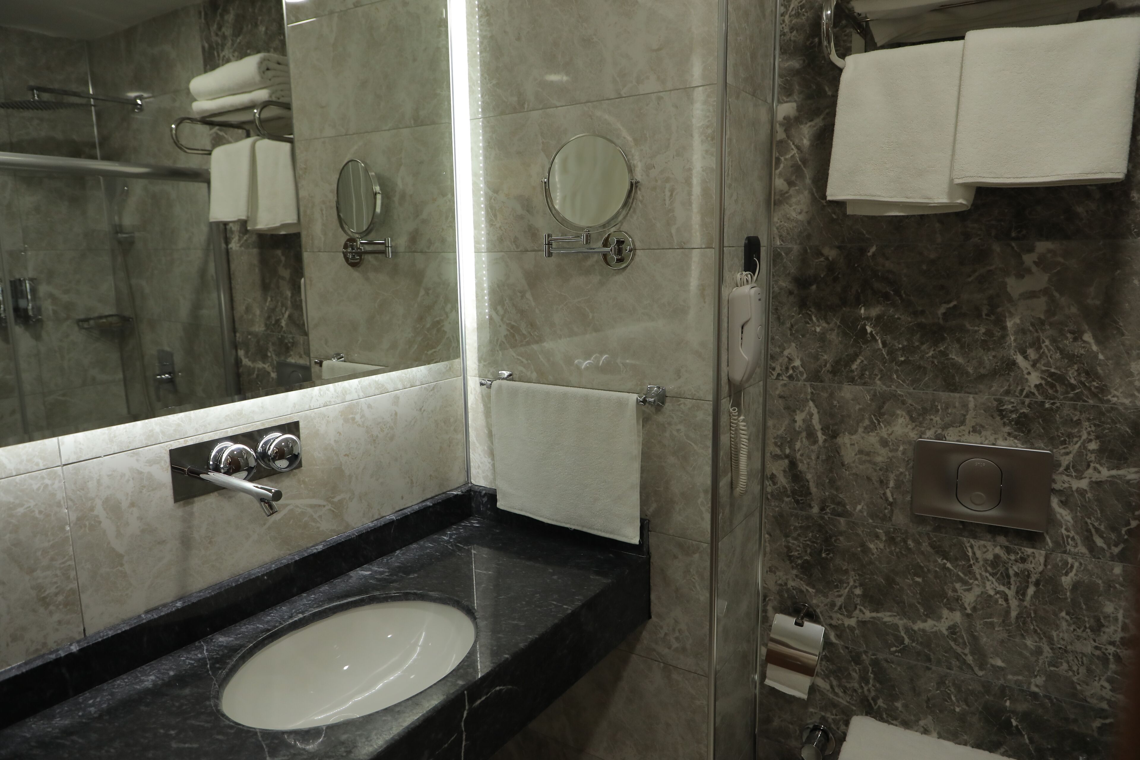 Family Room, 1 King Bed with Sofa bed, Non Smoking, City View | Bathroom