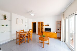 Dining - Cala Higuera  Apartment Pool, Close to the beach (San Jose)